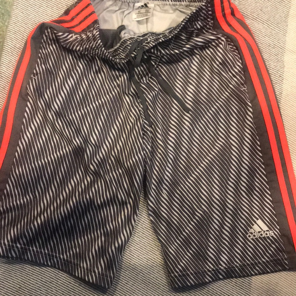 Adidas XL 18/20 Boys shorts